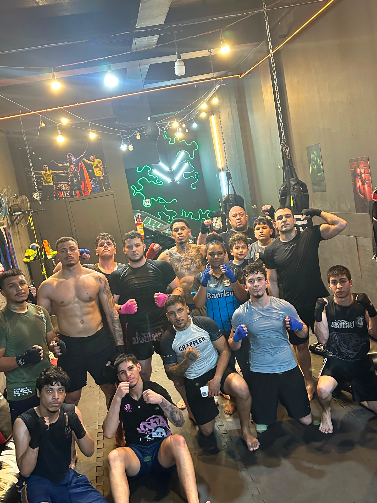 Turma de muay thai e jiu-jitsu da Telles Club